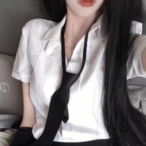 两对鸳鸯一张床